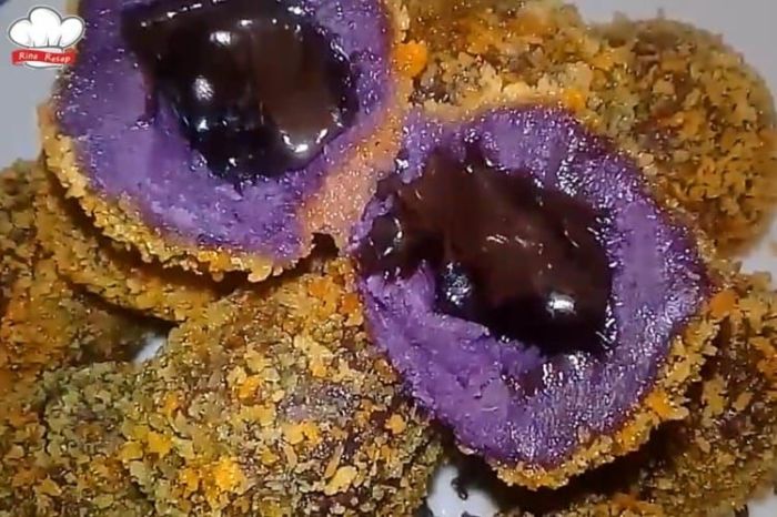 Resep Bola Ubi Ungu Cokelat Lumer, Camilan untuk Si Buah Hati, Tepat di ... Resep Bola Ubi Isi Keju untuk Camilan Anak
