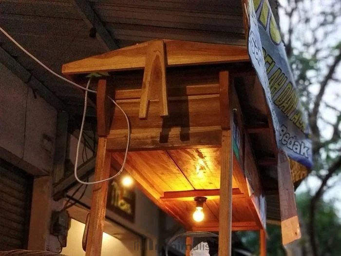 Tempat Makan dengan Konsep Angkringan Modern