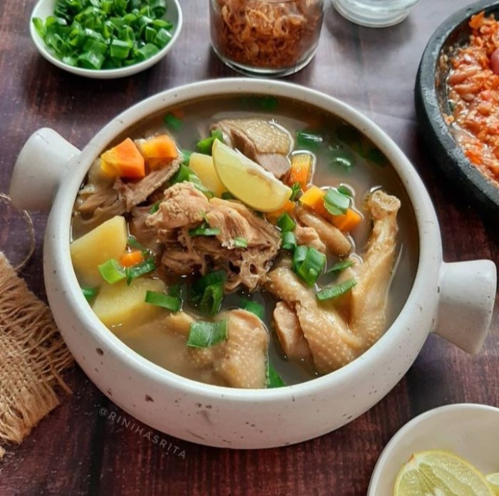 3 Resep Sop Ayam Kampung Gurih, Kuah Bening dan Menyehatkan Sup Ayam Rempah: Lezat dan Menyehatkan