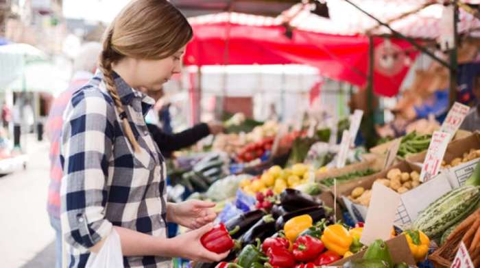 Belanja bahan pangan super hemat dari pasar tradisional terbesar di ... Tips Belanja Bahan Makanan Sehat di Pasar Tradisional