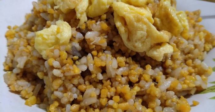 Nasi Jagung dengan Tahu Kukus Pedas