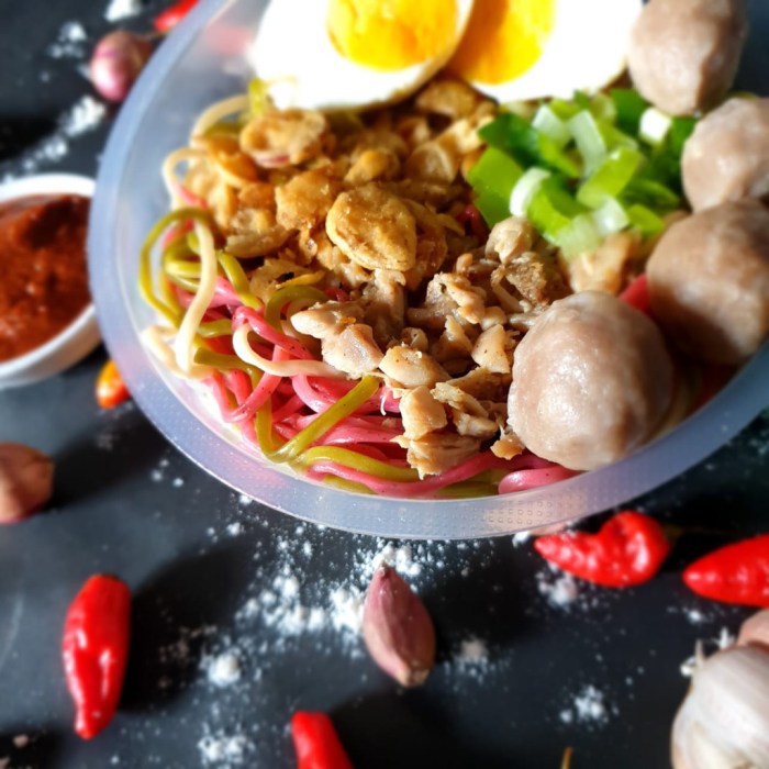 7 Cara Membuat Mie Goreng Sederhana, Enak dan Praktis | merdeka.com Mie Goreng Warna-warni dari Bahan Alami