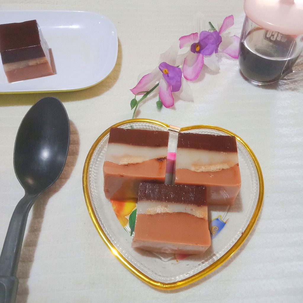 Resep Puding Coklat Tiga Lapis Sederhana Rumahan di Yummy App Puding Susu Tiga Lapis Anti Gagal